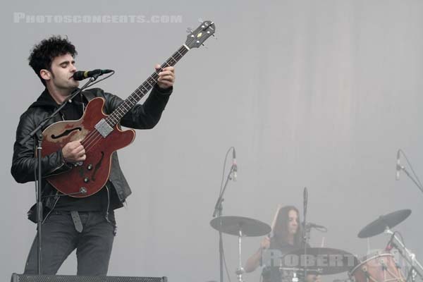 BLACK REBEL MOTORCYCLE CLUB - 2013-08-24 - SAINT CLOUD - Domaine National - Grande Scene - Robert Levon Been - Leah Shapiro